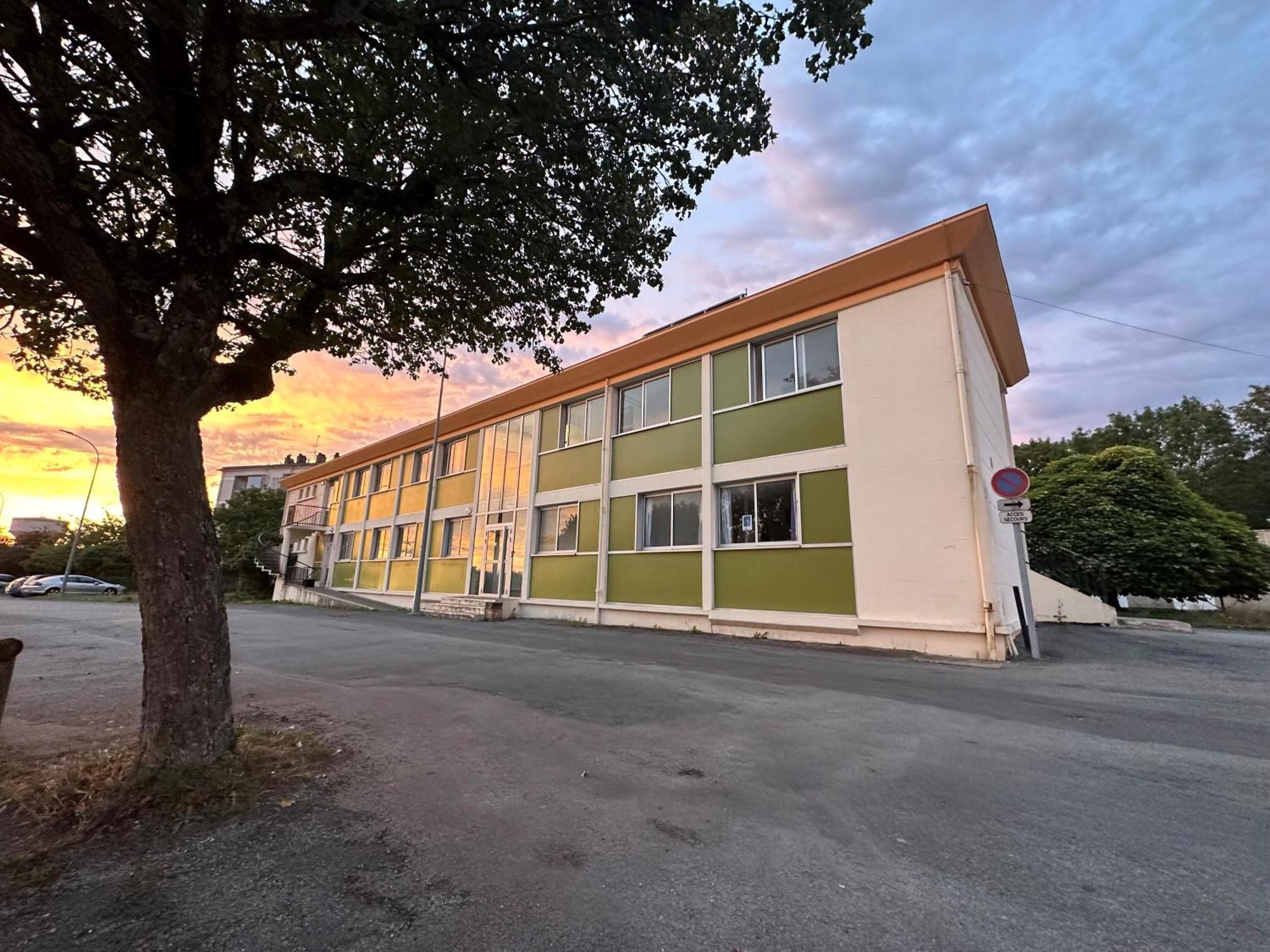 Auberge De Jeunesse Hi ปัวติเยร์ ภายนอก รูปภาพ